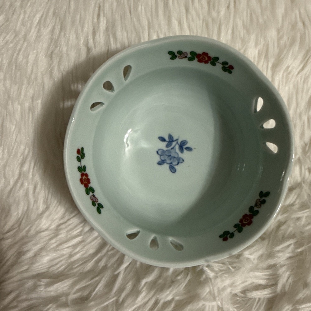 Vintage Arita Japan Seishu Celadon Pierced Porcelain Bowl Floral Reticulated 5"